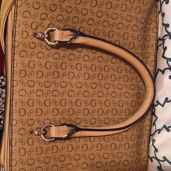 Guess satchel like new signature - Picture 4 of 16